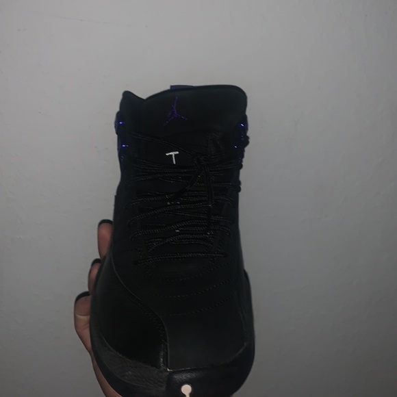 Jordan 13’s MIDNIGHT BLACK AND METALLIC PURPLE SIZE 9.5s MEN - Picture 4 of 4